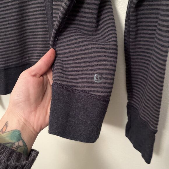 LULULEMON In A Cinch Cowlneck Reversible Pullover Sweatshirt, Gray/Black- Size 8 - Picture 5 of 9